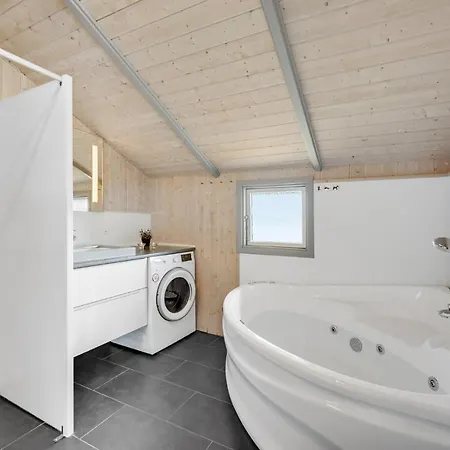 Nice Home In Hvide Sande With Sauna Hébergement de vacances Bjerregård