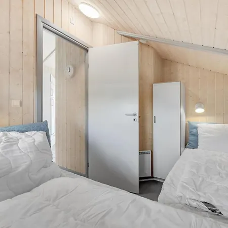 Nice Home In Hvide Sande With Sauna Hébergement de vacances