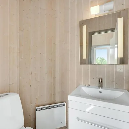 Hébergement de vacances Nice Home In Hvide Sande With Sauna *