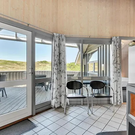 Hébergement de vacances Nice Home In Hvide Sande With Sauna Bjerregård